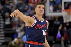 鐵樹開花！博格丹被DNP兩場(chǎng)后出戰(zhàn) 三分命中帶隊(duì)反超打停掘金