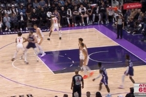 真不擅長！小薩擊地傳球且擋開防守人 威少三分直接三不沾...