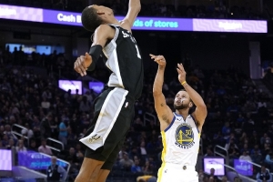 徐靜雨：庫(kù)里用一場(chǎng)爆發(fā)帶隊(duì)贏球&解決問題 用行動(dòng)說話&小球GOAT