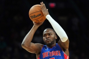 打嗨了！公牛中場(chǎng)失誤 活塞反擊直接吊內(nèi)線 里德上演空接重扣