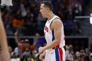 外線神準(zhǔn)！鄧羅7記三分球轟下23分2板1助1斷 首節(jié)12分