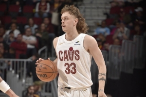 打回來了！特雷弗斯中投得手幫助騎士全場首次領先 最多落后14分