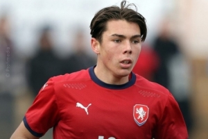 虎父無犬子！布馮兒子路易斯代表捷克U19出戰(zhàn)，上演帽子戲法