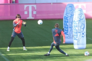 提升專(zhuān)注力！烏爾比希佩戴特制眼鏡和耳罩進(jìn)行訓(xùn)練