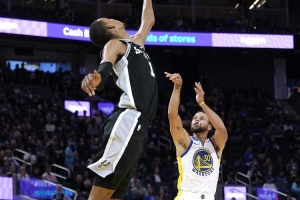 張佳瑋：庫里極致魔球 科爾對庫里的使用贏了米奇對文班的使用