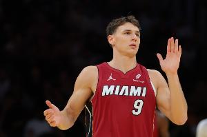 小克雷格·波特反擊扛著人硬上 拉松斜刺殺出左手排球大帽！