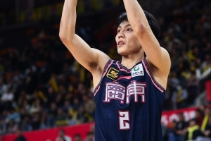 媒體人：徐杰全運(yùn)會(huì)場(chǎng)均16.3分&決賽18分 若評(píng)MVP他也會(huì)實(shí)至名歸