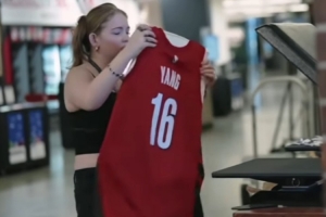 韓媒：球隊商店里楊瀚森相關(guān)商品的銷量甚至超過了巨星利拉德