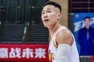 賀希寧：在杜鋒的要求下我瘦了14斤 有責任為廣東籃球做好傳幫帶