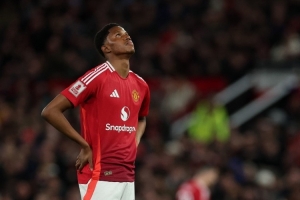 太陽(yáng)報(bào)：奧比·馬丁隨曼聯(lián)一線(xiàn)隊(duì)訓(xùn)練，舍什科受傷或讓他得到機(jī)會(huì)