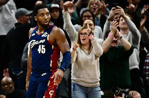 效率不高！米切爾18中7&17罰15中空砍31+6+6 7次失誤&正負值-18