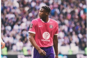 圖盧茲中場弗朗西斯國家隊友誼賽重傷，法甲官方祝他早日康復