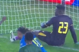 咫尺天涯！奧納納近角撲救不及癱坐在地，喀麥隆遭絕殺無緣世界杯