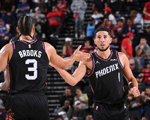 布克：狄龍是最刻苦的那個人 他養(yǎng)傷時我曾問他 你真要這么拼嗎？