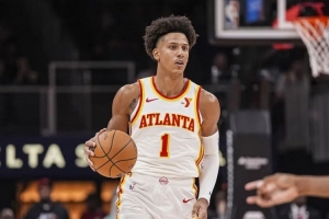 布克在太陽(yáng)的角色，杰倫·約翰遜的超級(jí)三雙