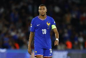 姆巴佩本賽季俱樂部+國家隊出戰(zhàn)20場比賽，打進22球助攻4次