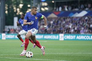 姆巴佩：C羅千球目標(biāo)不可思議，但我們要去嘗試因?yàn)樯闹挥幸淮? >
                                        </div>
                                    </div>
                                                                        <div   id=