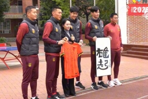 中國之隊(duì)公益進(jìn)校園，黃博文、于大寶、張璦暉與學(xué)生們同場(chǎng)競技