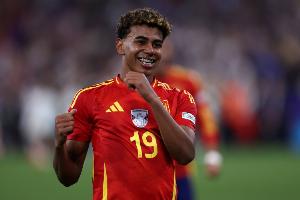 阿斯：亞馬爾想要參加明年3月歐美杯，希望巴薩和西班牙足協(xié)和解