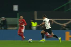 20歲拜仁新星！比朔夫U21歐預(yù)賽遠(yuǎn)射戴帽，賽季已14次出場獻(xiàn)3助攻