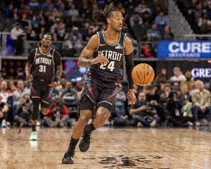 真危險(xiǎn)?。≠Z旺特·格林外線被撲倒打成3+1