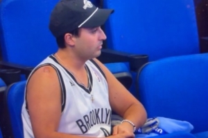 嘲諷拉滿魔術(shù)主場kiss cam環(huán)節(jié) 情侶親嘴后聚焦籃網(wǎng)單身球迷