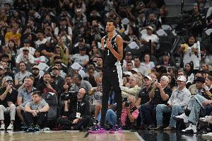 文班前11場拿到40封蓋40助！上一個如此快做到的是大衛(wèi)·羅賓遜