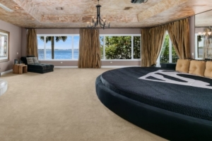 鯊魚：已賣了奧蘭多的豪宅 但是那個(gè)能容納50人的床我仍在用