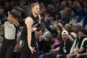 三分殺人！迪文岑佐11中6&三分10中5拿到20分 另有6板5助1斷