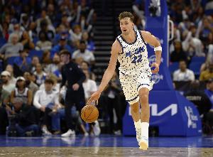 小瓦格納：中間離場是因?yàn)橛悬c(diǎn)不舒服 回來后顯然身體狀態(tài)沒問題