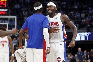 斯圖爾特談逆轉：我們加大了防守強度一直保持 對手頂不住了