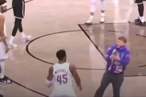 騎士隊(duì)記：沖進(jìn)場(chǎng)試圖與米切爾合影球迷被NBA終身禁賽！