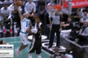 哥們你艾弗森?。√乩?曼恩直殺內(nèi)線騰空滑翔 炸裂單臂隔扣特納