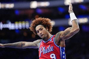 有點(diǎn)離譜?。醪祭追磽羯峡栈@飛了