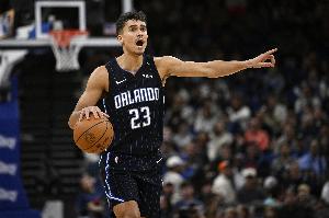 三分9中5！小瓦格納：席爾瓦接球投籃時(shí)自信心爆棚 他進(jìn)步太多了