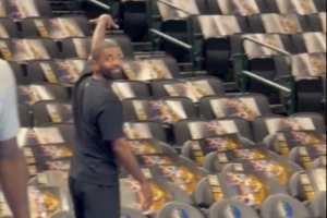 文！隊(duì)危！獨(dú)行俠官方曬出視頻 歐文Logo Shot百步穿楊