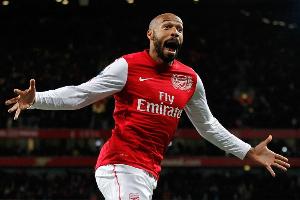 TA：球員版長袖球衣全面回歸，除功能性外也注重風(fēng)格和個(gè)人表達(dá)