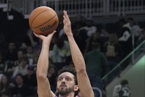 合計(jì)不到500萬工資！沙梅特19中12砍生涯新高36分 克拉克森拿24分