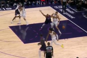 滑稽！戈貝爾自信背打約基奇 撞了一下直接丟球了