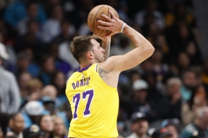 東契奇：我迫不及待想要回家&太累了 我感覺(jué)打了一個(gè)賽季客場(chǎng)