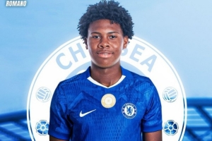 羅馬諾強(qiáng)調(diào)：切爾西已經(jīng)簽下16歲中衛(wèi)奧多涅斯，而不是接近簽下