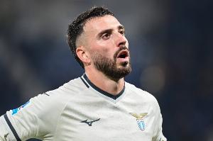 晚郵報(bào)：米蘭雙雄有意拉齊奧后衛(wèi)馬里奧·吉拉，薩里不想賣(mài)