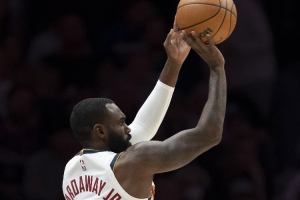 小哈達威今日命中5記三分 三分命中數(shù)超歐文 升至歷史第25位