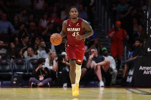 哈斯勒姆：小米切爾被交易到熱火時(shí)給我發(fā)短信 說想進(jìn)防守一陣