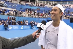僅丟一局！商竣程直落兩盤擊敗杜佑，晉級全運會網(wǎng)球男單第三輪