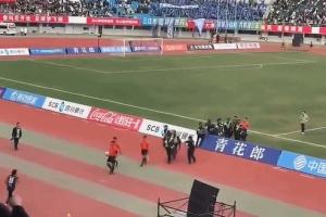 球員飛踹裁判后續(xù)！川超回應(yīng)：公安機(jī)關(guān)對涉事人員進(jìn)行調(diào)查處理