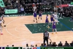 一記重錘！字母哥空切籃下 碾過(guò)東契奇雙手暴扣