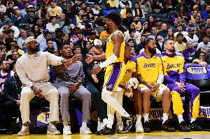 里夫斯：布朗尼在NBA打首發(fā) 詹姆斯卻被下放G聯(lián)盟了 太棒了