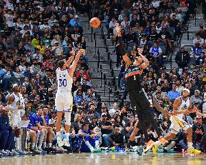 創(chuàng)N個(gè)紀(jì)錄！勇士曬庫里昨日數(shù)據(jù)：比肩喬詹 9三分場(chǎng)次超2-5名之和