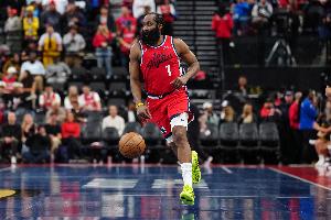 還有機會？哈登造成三分犯規(guī) 三罰全中追到3分分差